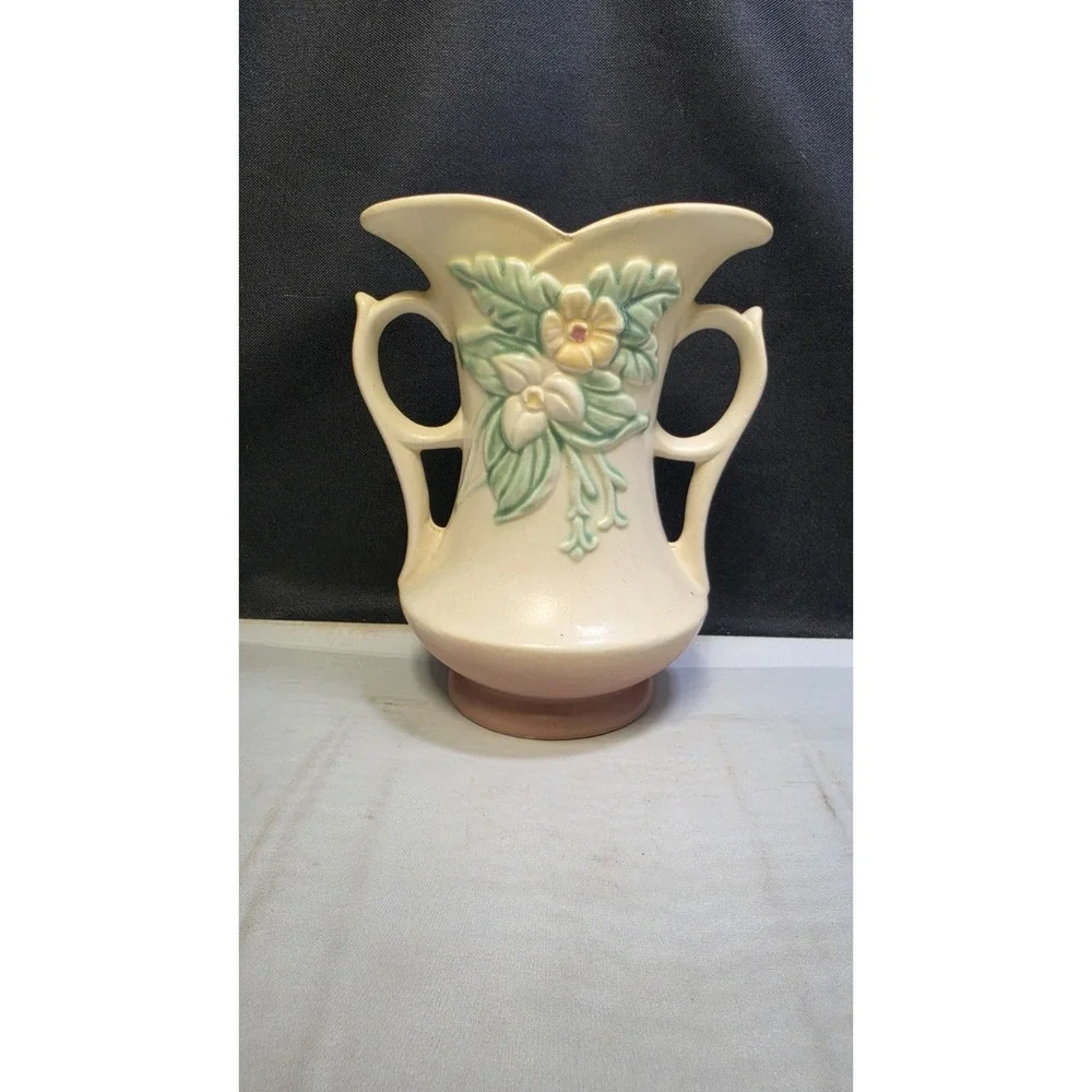 VINTAGE Hull Art Pottery Wildflower Vase USA W-6-7 1/2